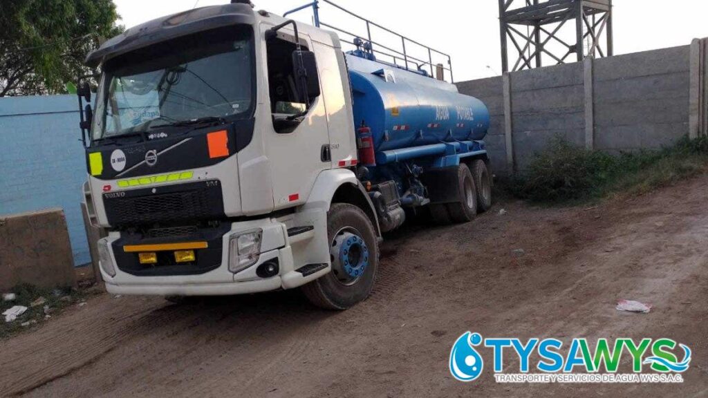agua potable camion cisterna en Lurín