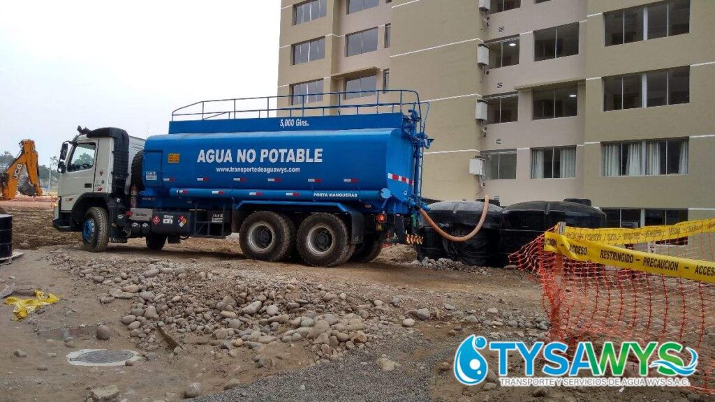 camion de agua para piscina en Ancón